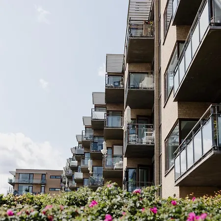 On The Beach, Close To Centre & Airport דירה