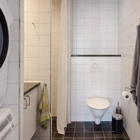 Apartamento On The Beach, Close To Centre & Airport *