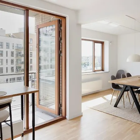 Apartment On The Beach, Close To Centre & Airport *
