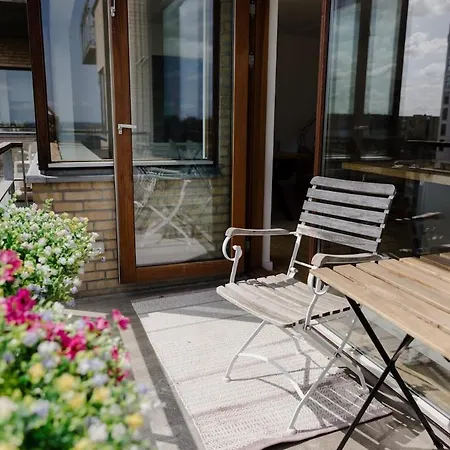 Apartamento On The Beach, Close To Centre & Airport *