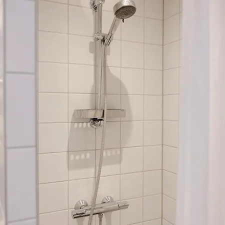 Apartamento On The Beach, Close To Centre & Airport *